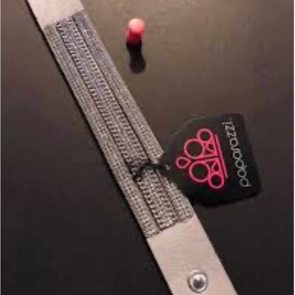 Paparazzi Silver and Cream Snap Bracelet